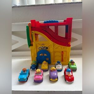 Fisher Price Little People Fold & Go Wheelies Rev N Sounds Car Race Track Ramp